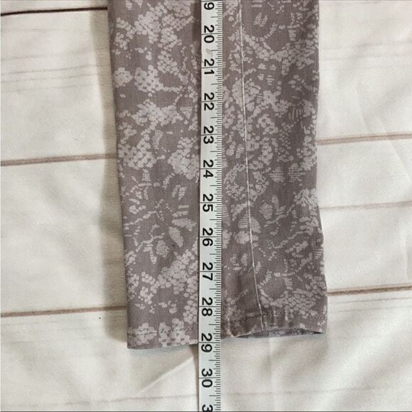 Sanctuary Gray Lace Print Skinny Jeans - Picture 12 of 13